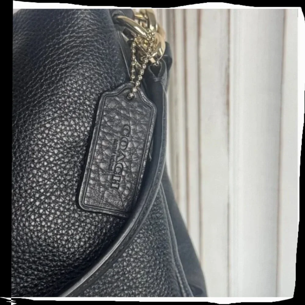 Coach Madison Phoebe Shoulder Bag Black Pebble Leather black Lined 3 Sections - Picture 2 of 8